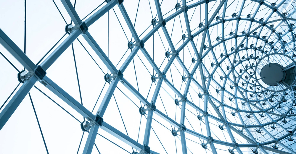 Spiralförmige Stahl-Konstruktion mit Außenhülle aus Glas