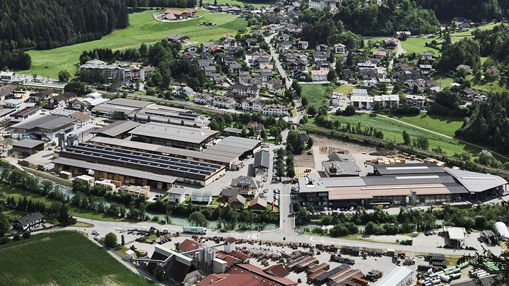 Galerie-Bild 4: Luftaufnahme in Farbe zeigt das Rubner Firmengelände im Jahr 2026.