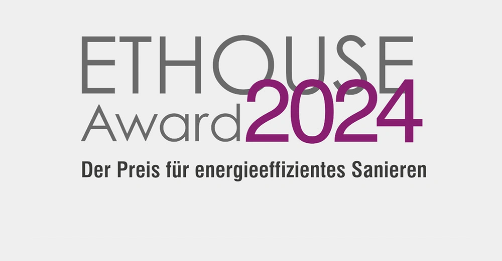 ETHOUSE Award 2024 Der Preis für energieeffizientes Sanieren ist in grauer Schrift auf weißem Hintergrund zu sehen wobei die Jahreszahl 2024 lila herausgehoben ist.