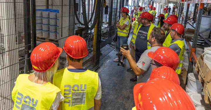 Galerie-Bild 3: Großer Andrang bei den Werksführungen: Im Nassproduktewerk konnte man verfolgen, wie pastöse Produkte hergestellt werden.