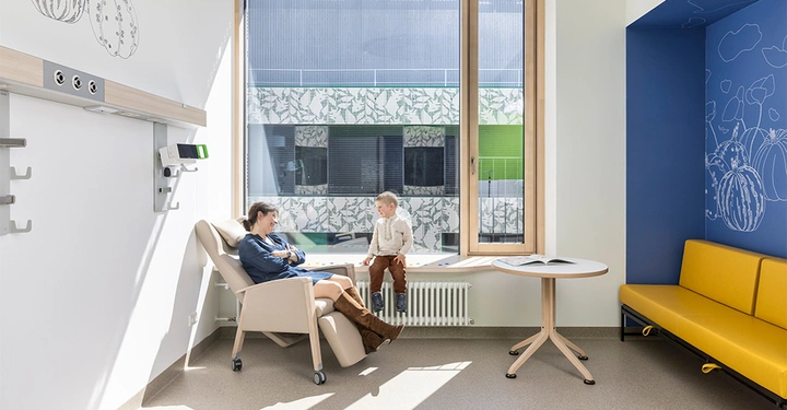 Galerie-Bild 5: Kinderklinik_Freiburg_PatientInnenzimmer_(c)Faruk Pinjo Kopie.jpg