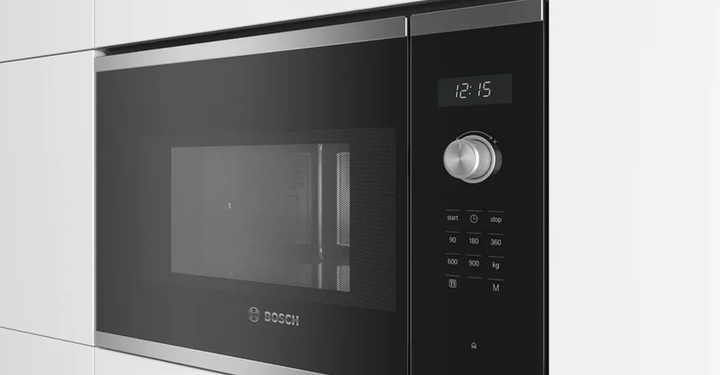 Galerie-Bild 4: Bosch Einbaumikrowelle in moderner Küche. Kaufguide mit Funktionen, Vor- und Nachteilen sowie Preisvergleich verschiedener Modelle und Marken.