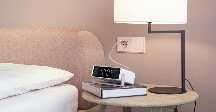 JUNG AMBI PH Designpost AGR6192 Bedroom LS990 LC234 USB Socket Kopie.jpg